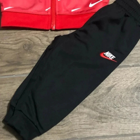 NWT Nike jogger set NWT activewear sportswear fandom - Picture 3 of 4
